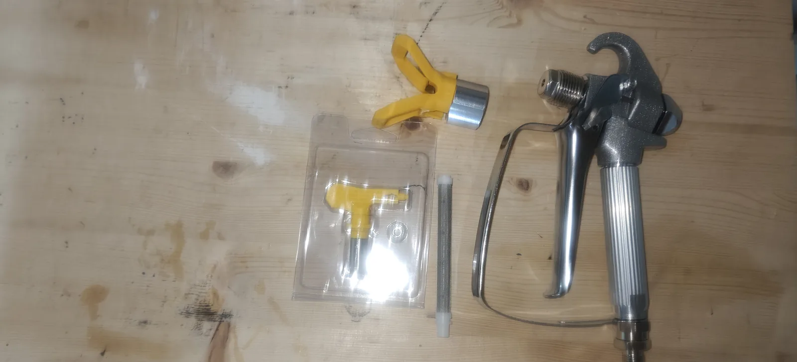 Airless pištoľ s tryskou a filtrom